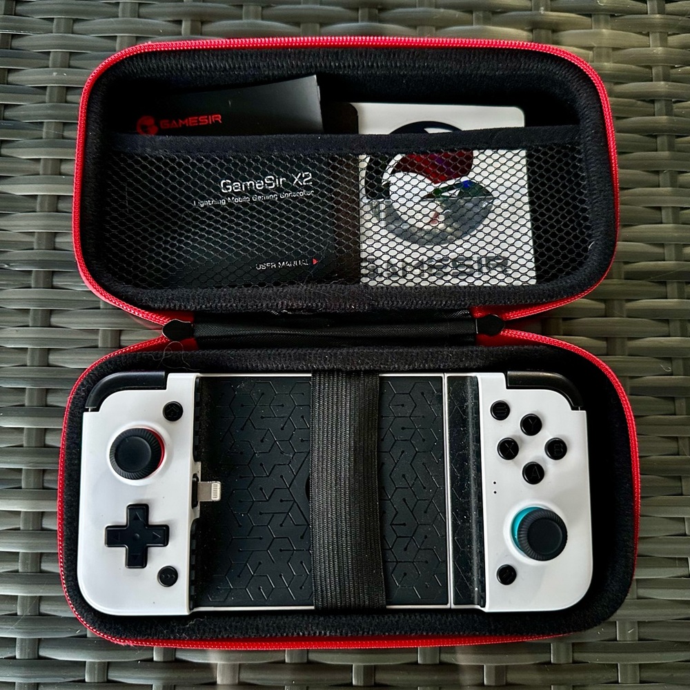 GameSir X2 Mobile Gaming Controller with Case